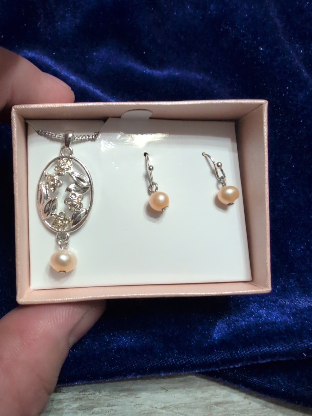 AVON Sweet Sunshine FRESHWATER PEARL Gift Set. Pierced. PINK. Women/Juniors NEW