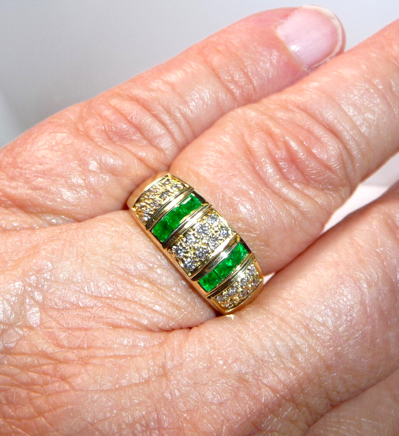 Ring 585 Gold 0.33 ct. Diamonds 0.44ct. Emerald Size 57 18.1mm / 8.51g Excellent Condition