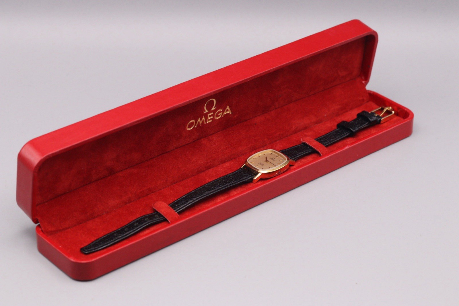 [NEAR MINT w/ Box] OMEGA De Ville White Dial Gold Quartz 19mm Ladies Watch
