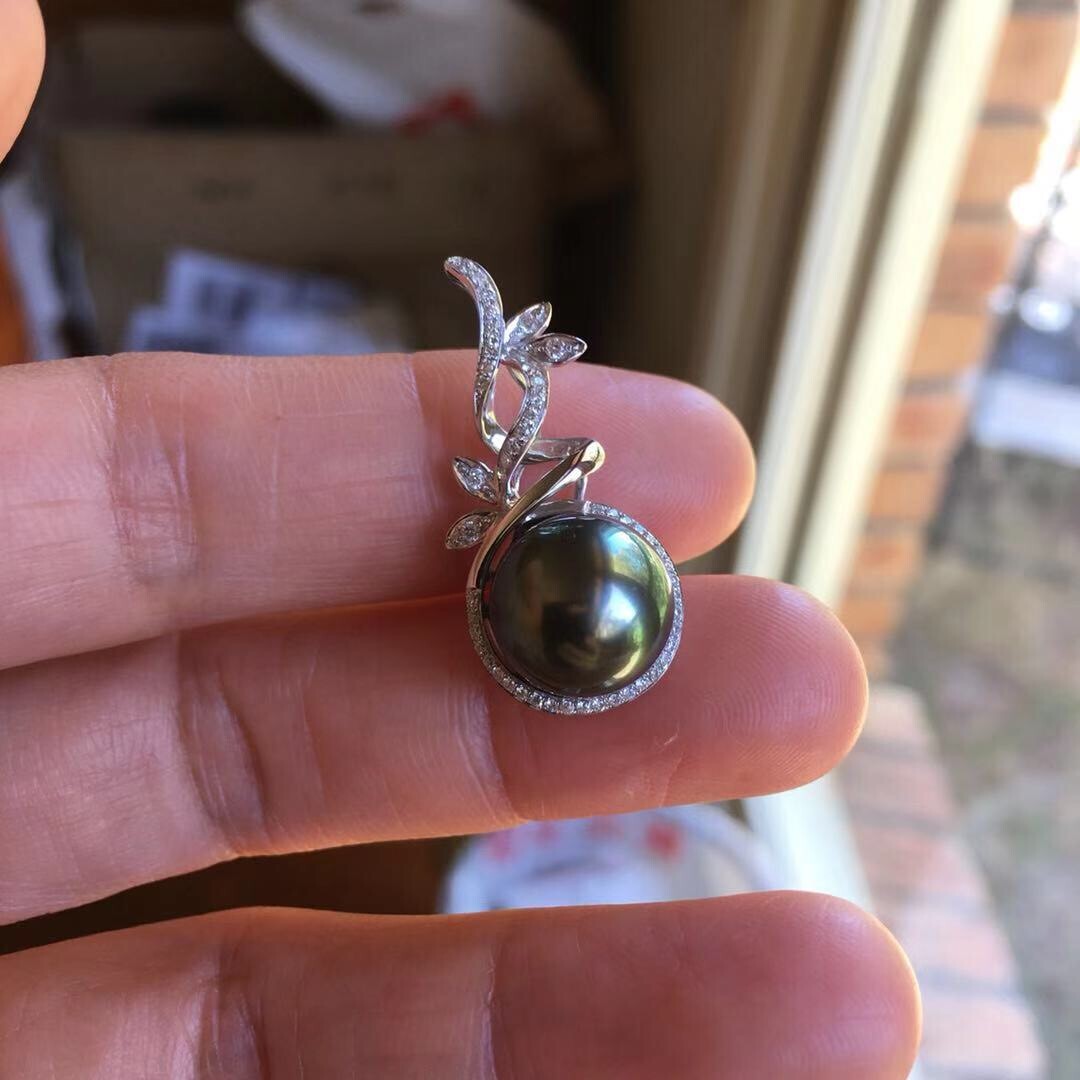 11.1mm Top Luster Peacock Black Tahitian Pearl 0.185cts Diamond 18k Gold Pendant