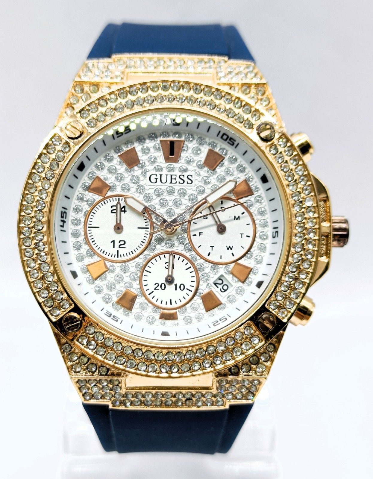 Awesome Guess Chronograph Date Indicator Quartz Analog Men’s Wrist Watch