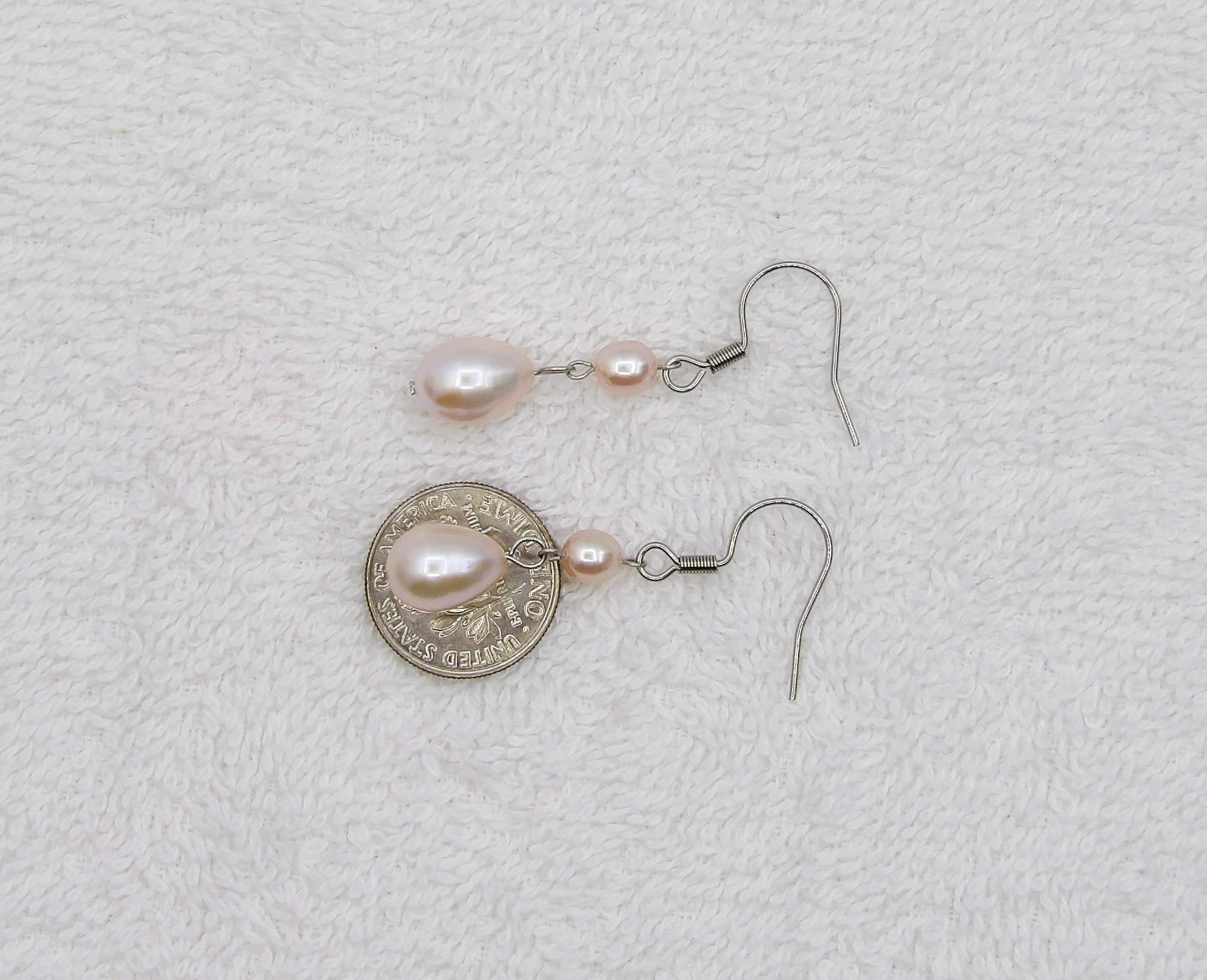 Stainless Steel 10.8mm Oval Freshwater Cultured Pink Pearl Dangle Earrings ERD02
