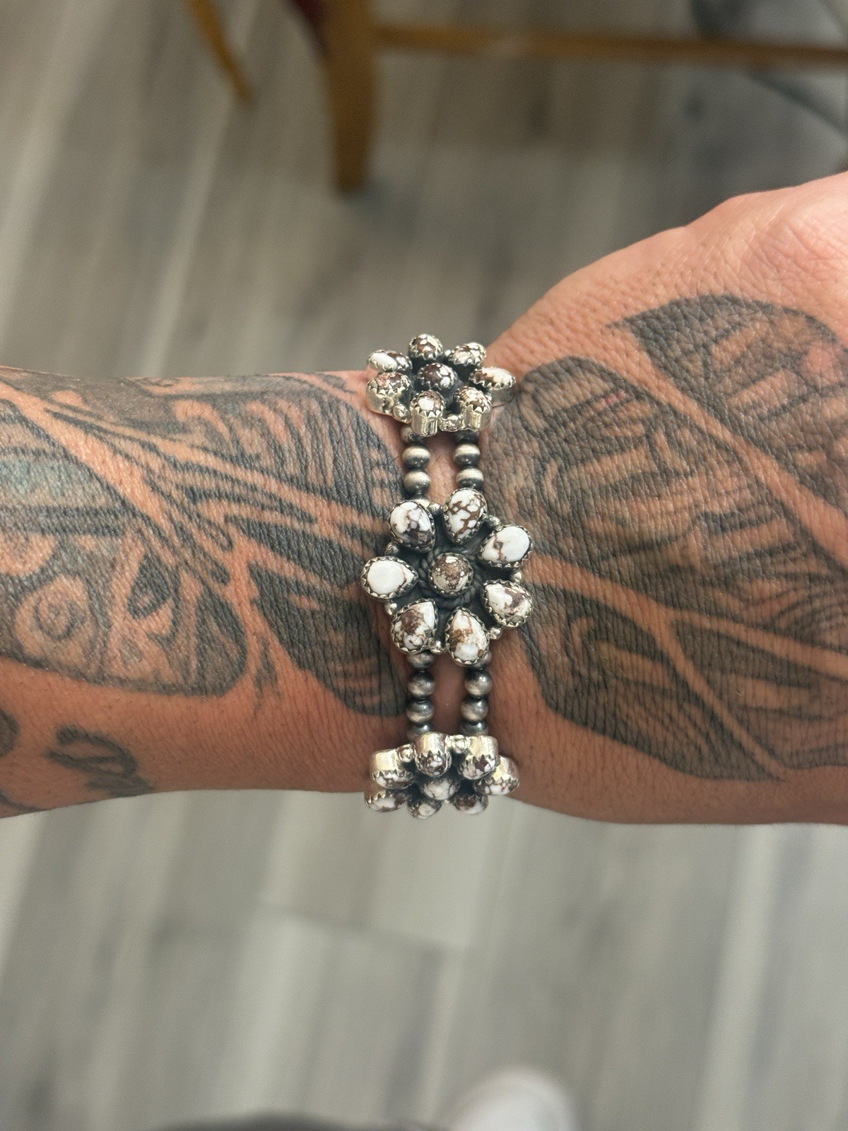 STERLING SILVER 4mm NAVAJO PEARL WILD HORSE CLUSTER STRETCH BRACELET .925 6-7”