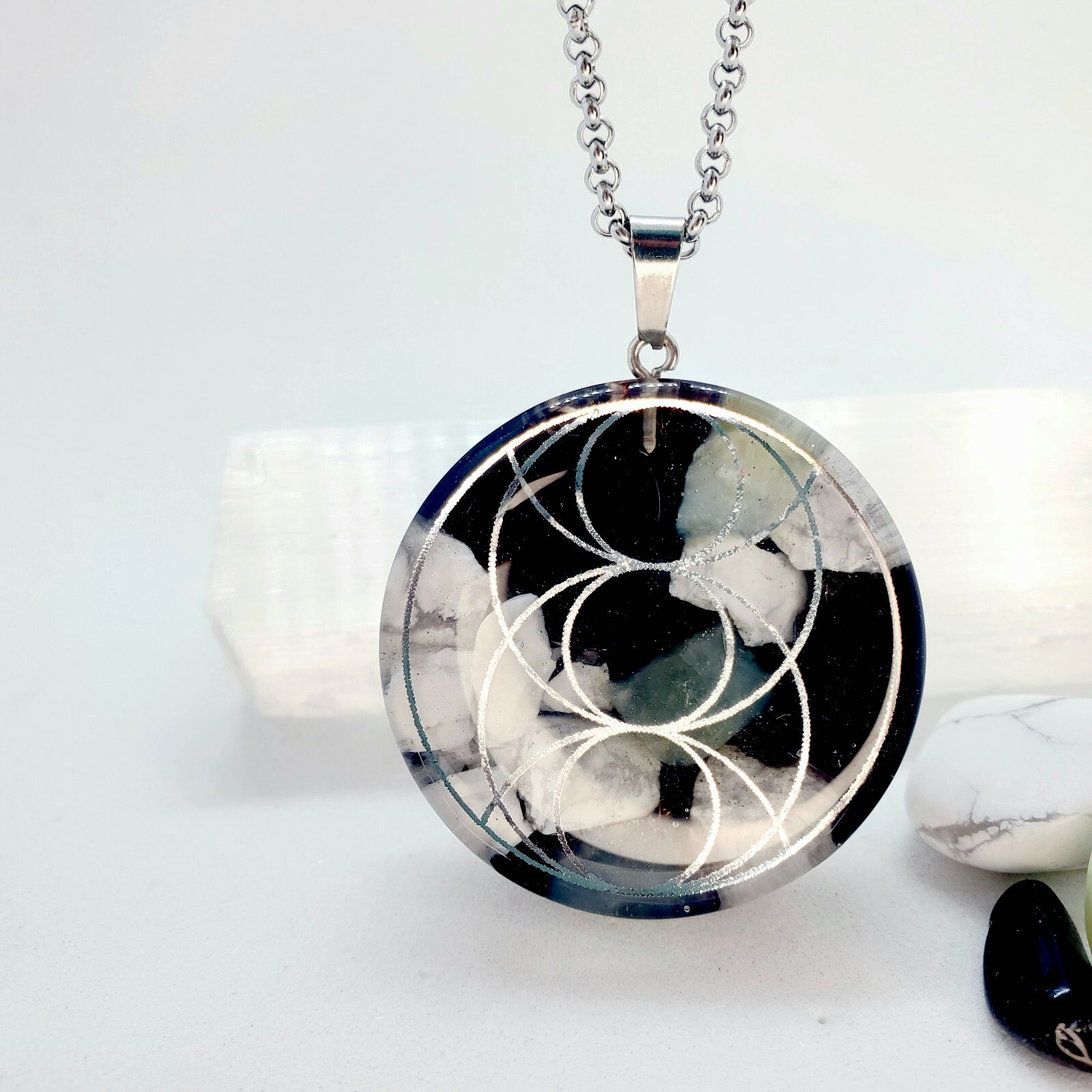 VESICA PISCIS TRINITY Custom Orgone Generator. Choose over +50 crystals. EMF
