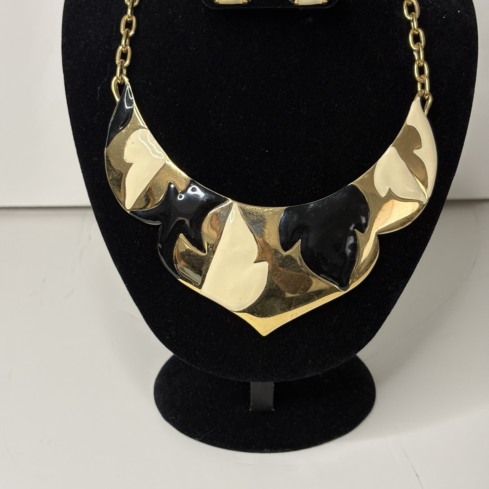 3 – VTG Monet Signed Black & Cream Collar Chocker, Earrings & Pin Set Goldtone