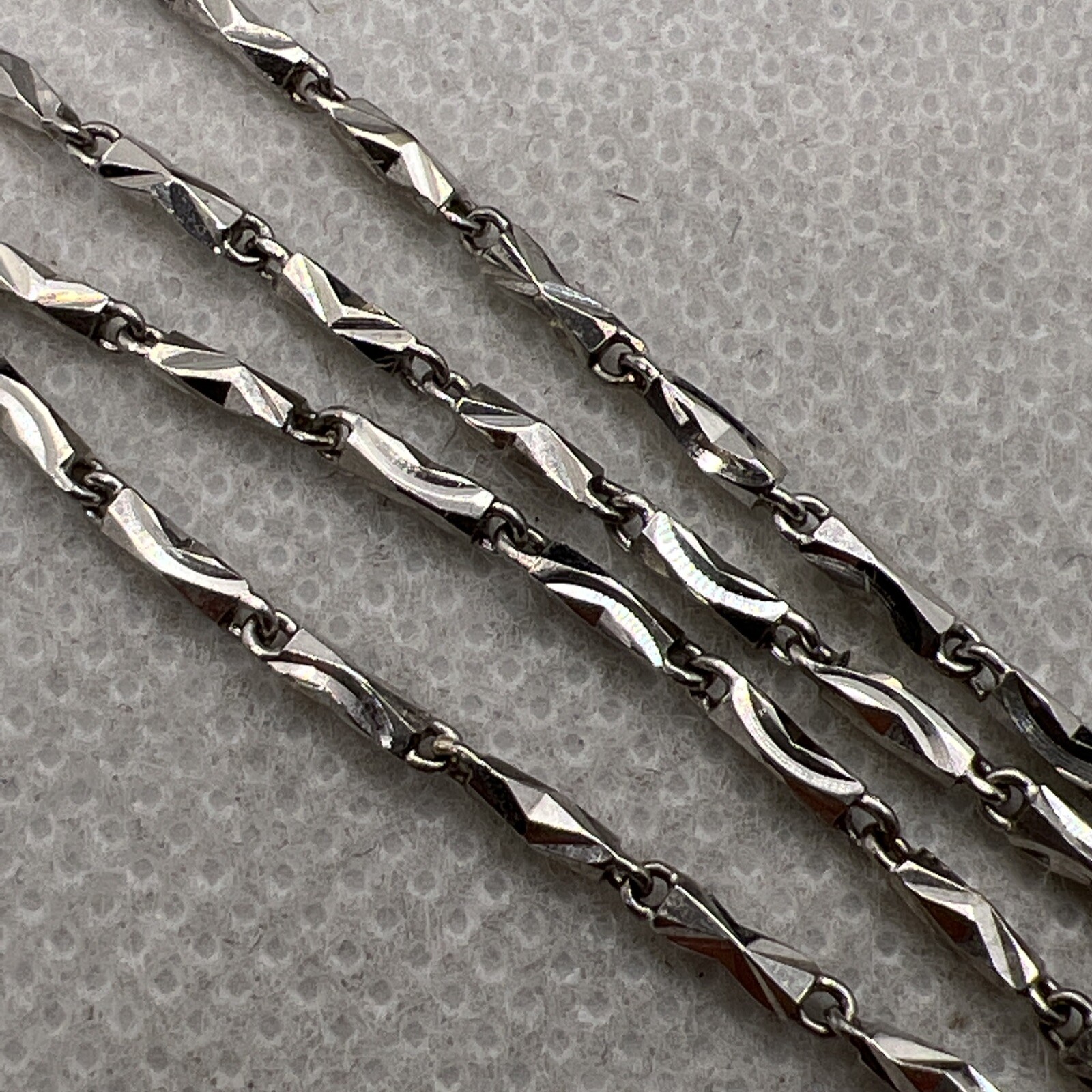 Elegant 18K (750) White Gold Fancy Bar Link Chain Necklace 19” long 8.6gr.