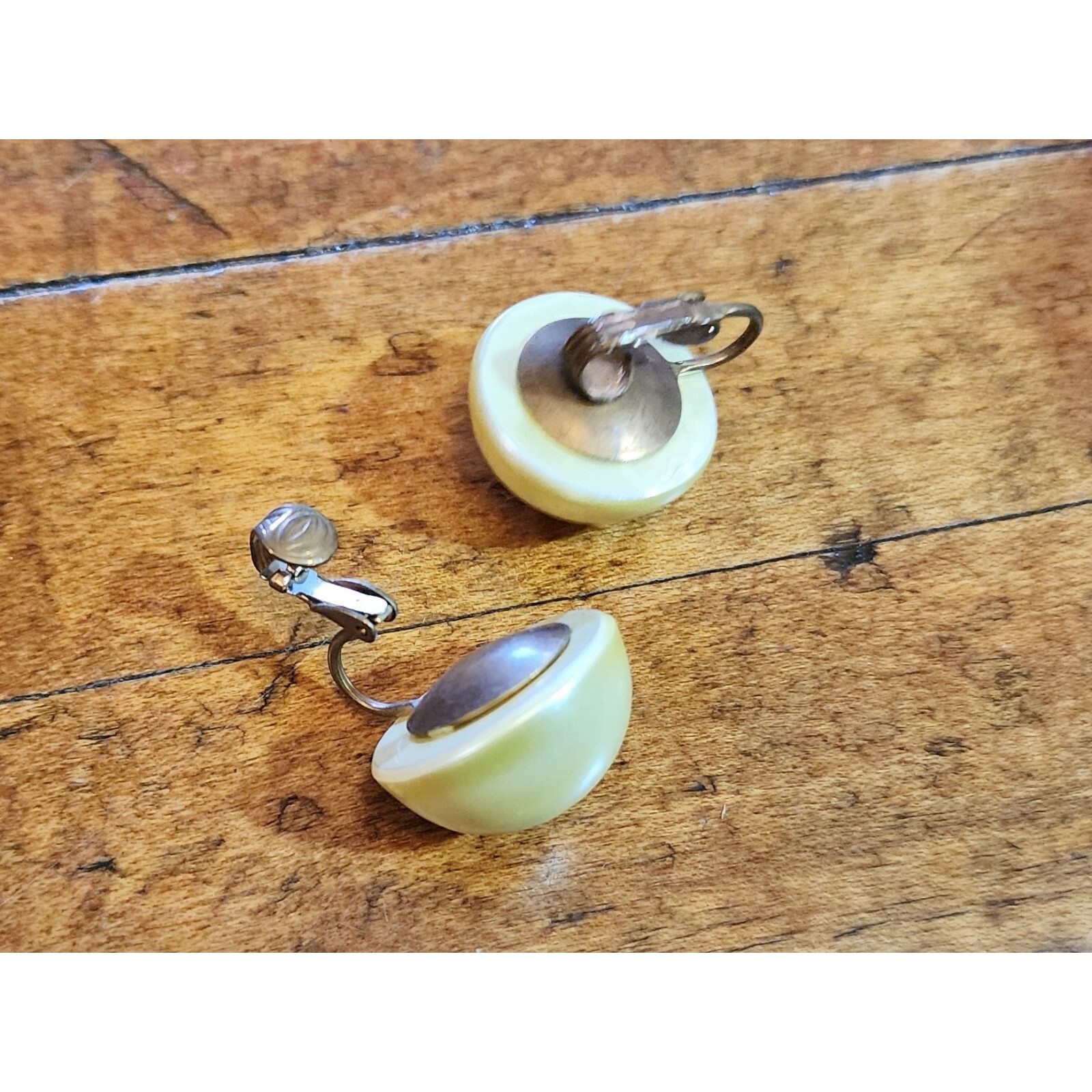 Vintage Clip-On Pearlescent 3/4 Inch Diameter Earrings