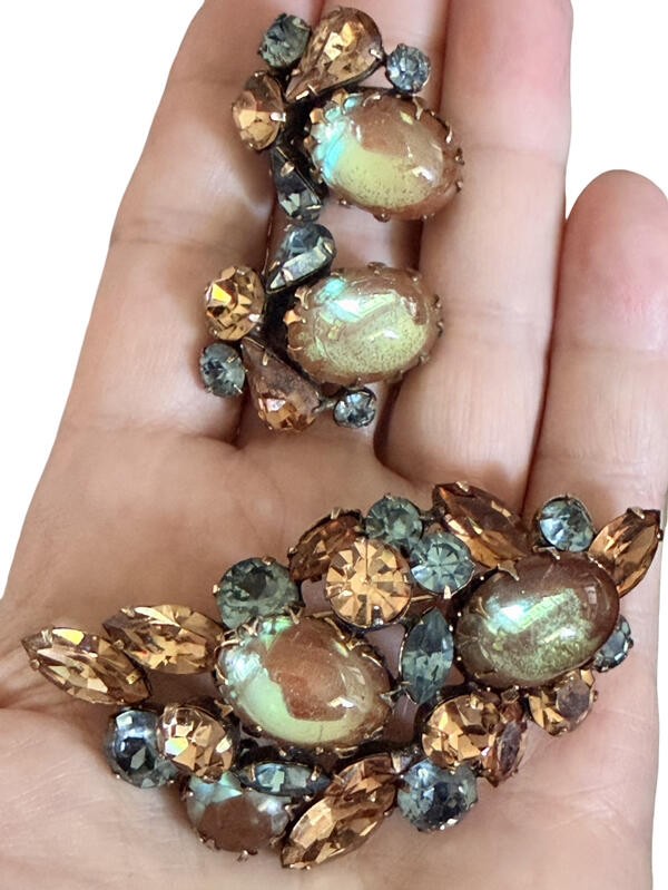 Vintage Signed REGENCY Saphirene/Saphiret Rhinestone Cluster Brooch Earrings SET