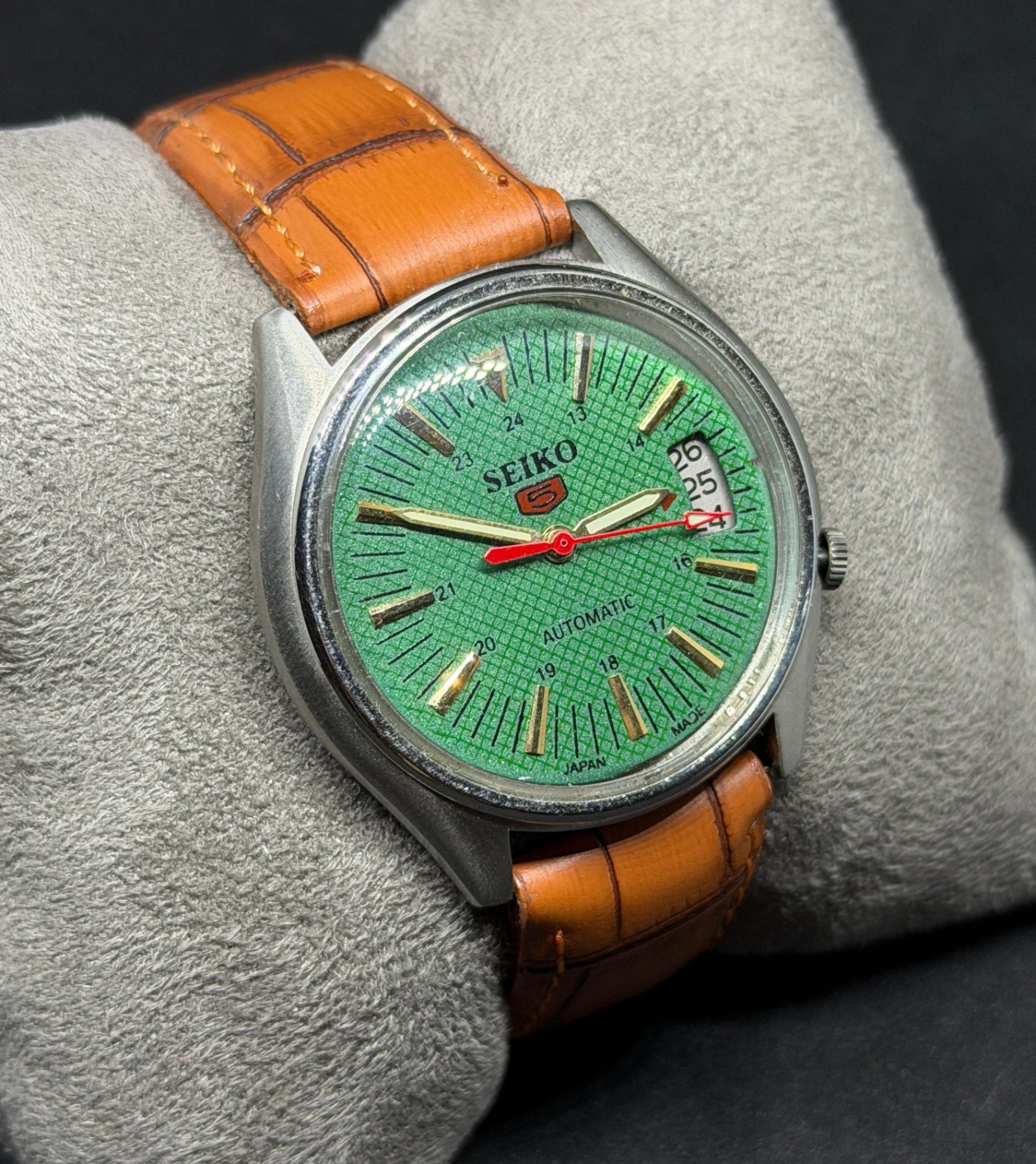 Vintage Seiko 5 Automatic Day/Date Japanese Men’s Wrist Watch