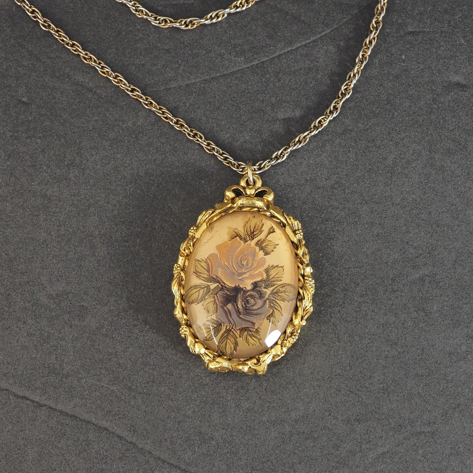 Vintage Max Factor Necklace Women Gold Tone Floral Solid Perfume Locket Compact