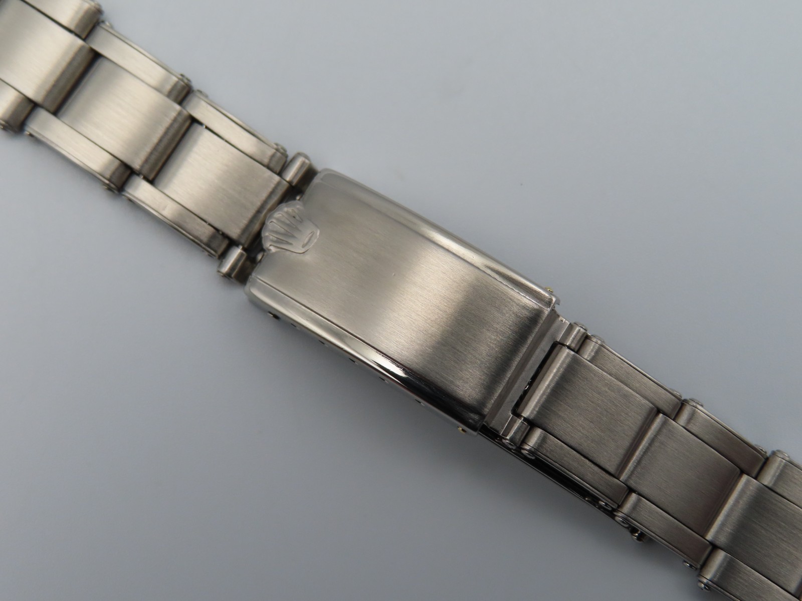 1946 Rolex Oyster Perpetual Manual Wind Chronometer 2940 Bubble Back Wristwatch