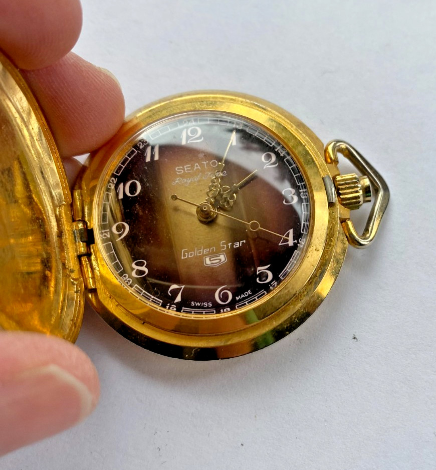 Seato Royal Time Golden Star Full Hunter Swiss Pocket Watch Nonworking Gold Tone