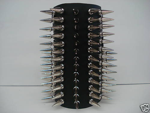 LEATHER SPIKE ARBAND.(MDLG0014)….. SARGEIST