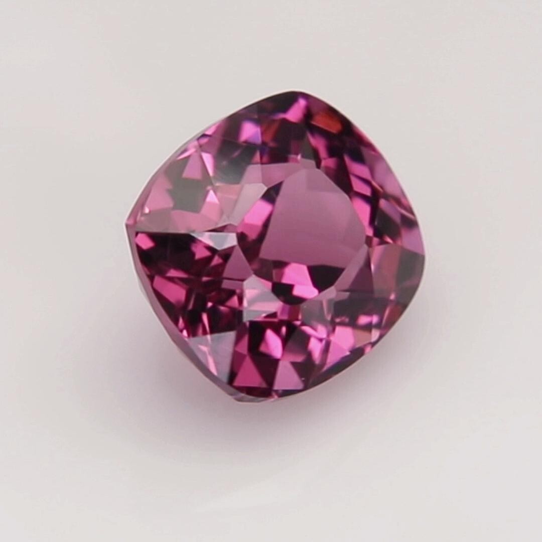 1.12 carats – Fine Grade Purplish Pink Natural Malaya Garnet Cushion 25023610