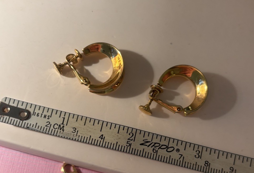 Vintage Napier Gold Tone Thick Round Hoop Huggie Clip-On Earrings Screw Back