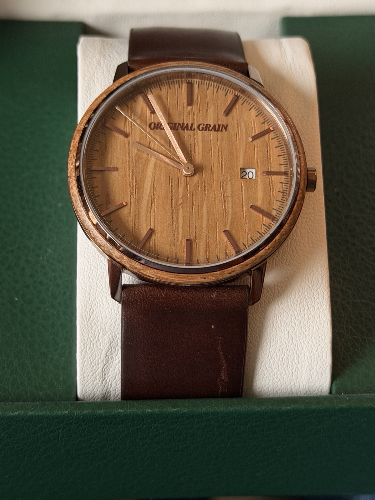 Original Grain Quartz Analog Watch Gold Case Wood Grain Dial Brown Leather Date