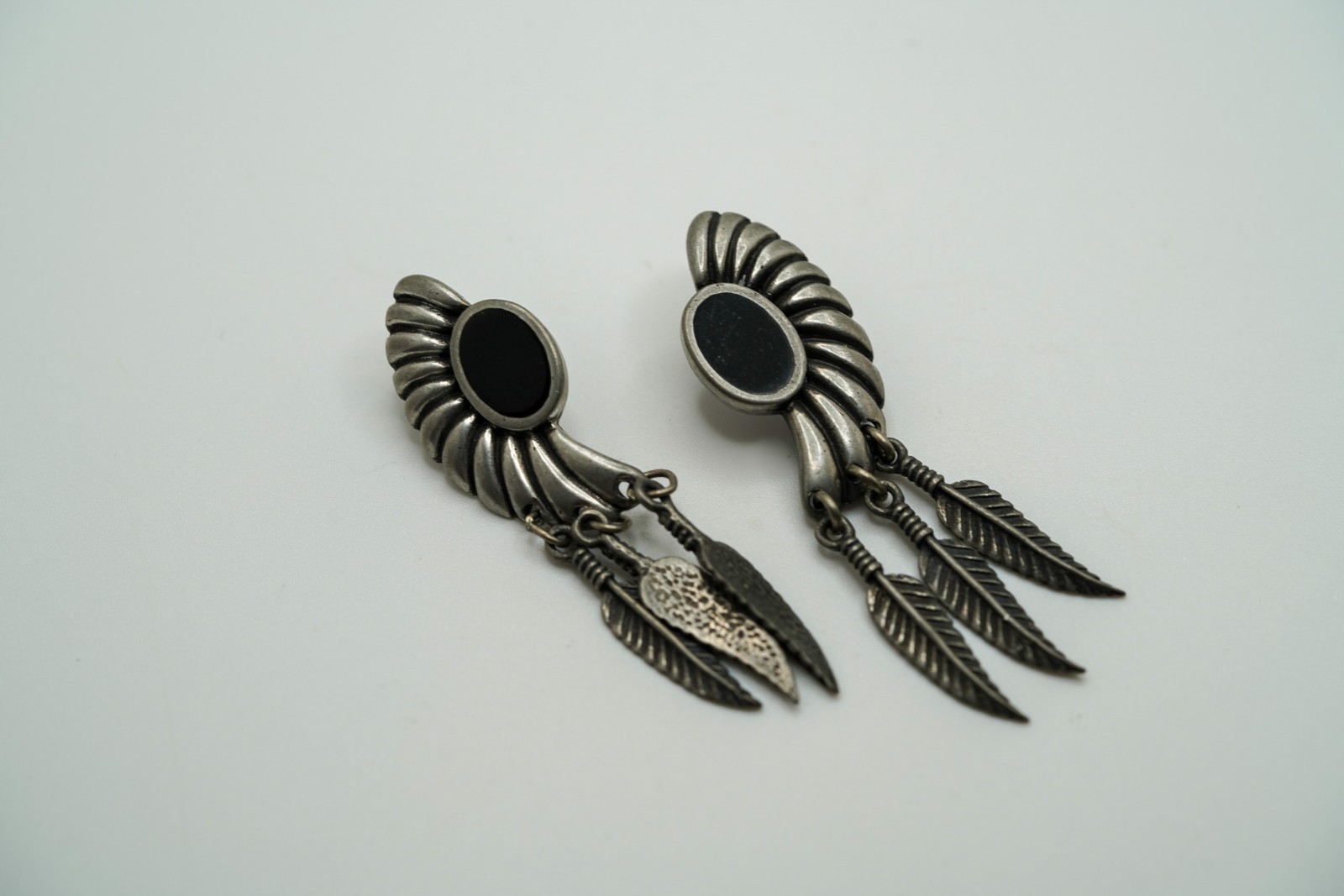Vintage 1989 Ege Pewter Southwestern Feather Earrings Size: 5.5cm x 1.5cm EB1