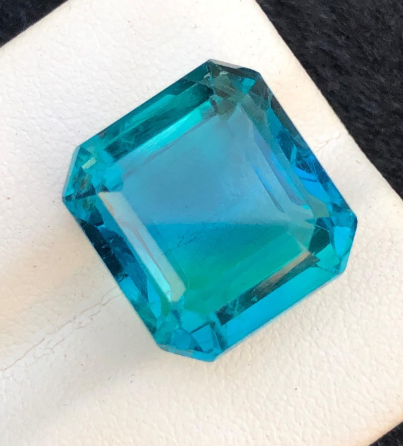 21.80 ct Dim15*13.9*10.8mm top quality natural bi color fluorite loose gemstone