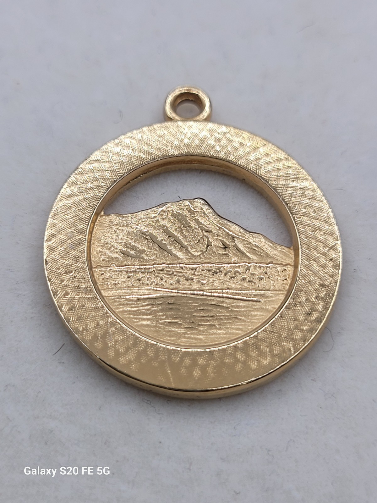 Vintage 10K GF HAWAII Charm 1976 Textured Landscape 5grams Stamped
