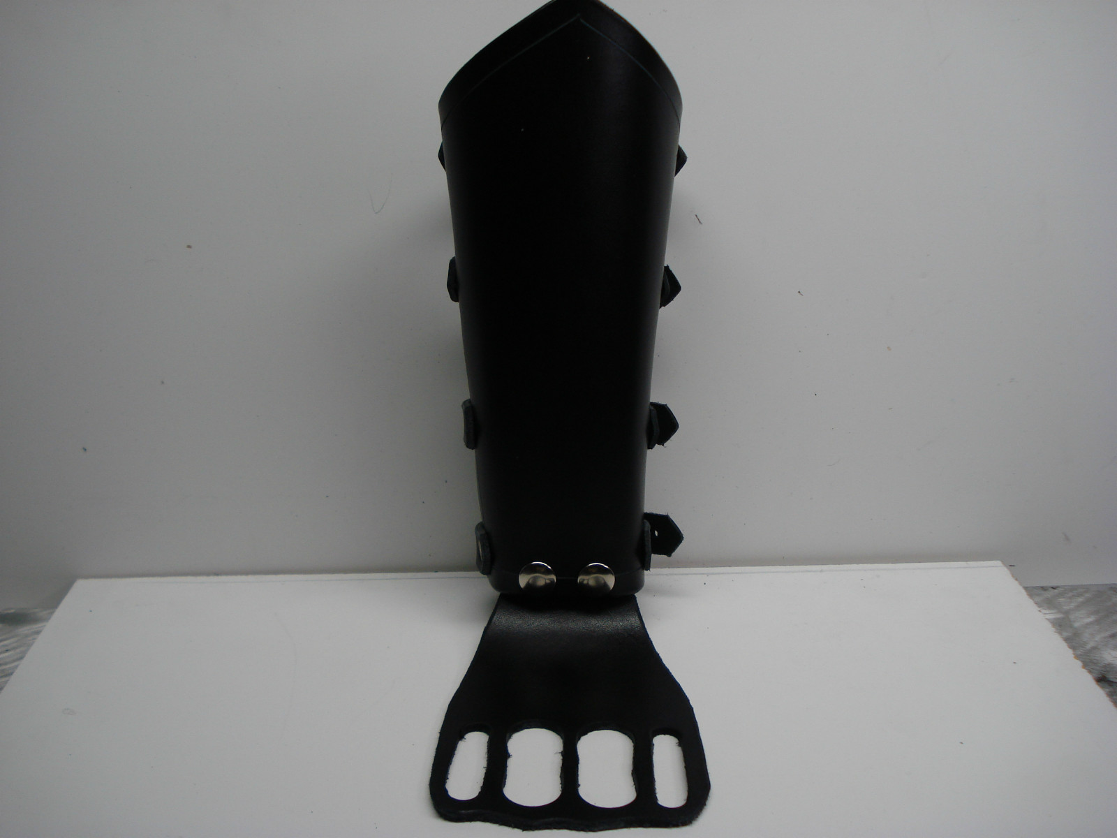UNISEX PAIN LEATHER GAUNTLETS AND FIST. THRASH METAL…(MDLUG0272)….OVERDOSE’S