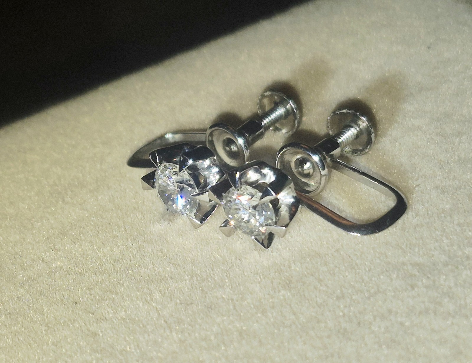 SUPER SPARKLY PLATINUM .68ct NATURAL EARTH MINED COLORLESS DIAMOND STUD EARRINGS