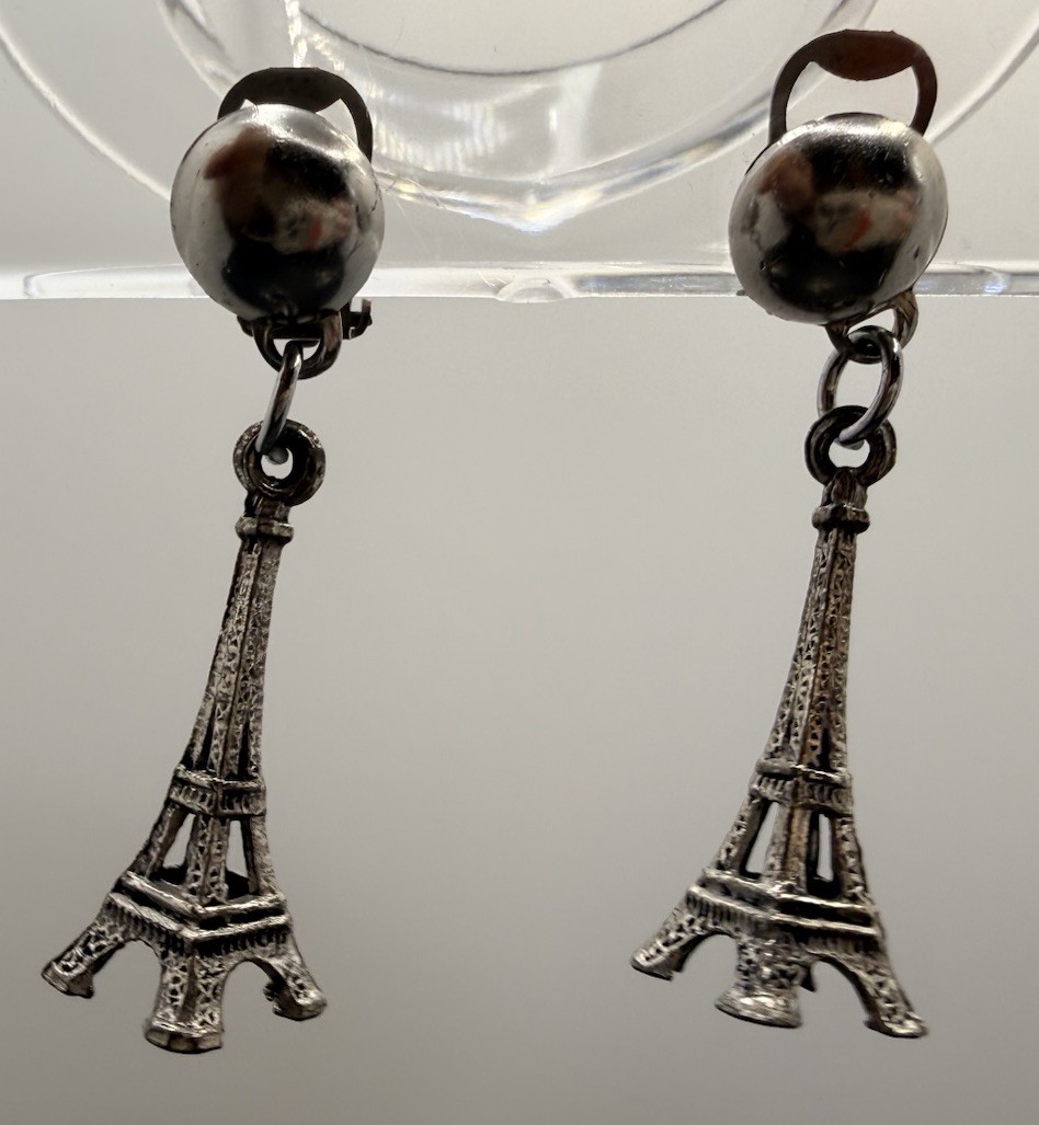 Vintage Eiffel Tower Dangle Clip Earrings Silver Tone Paris Travel Souvenir P4