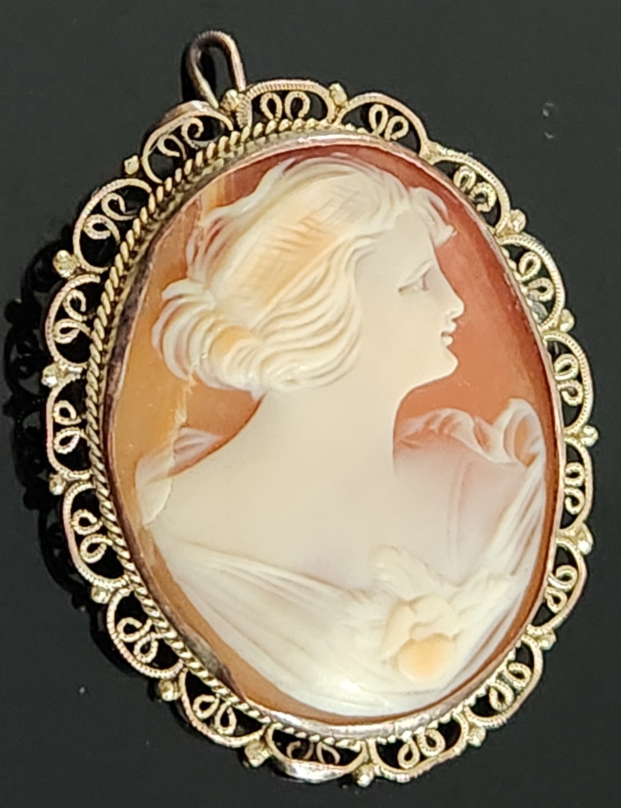 VTG SHELL CAMEO PROFILE HIGH RELIEF CARVING FILLIGREE TRIMED PENDANT 1.5″