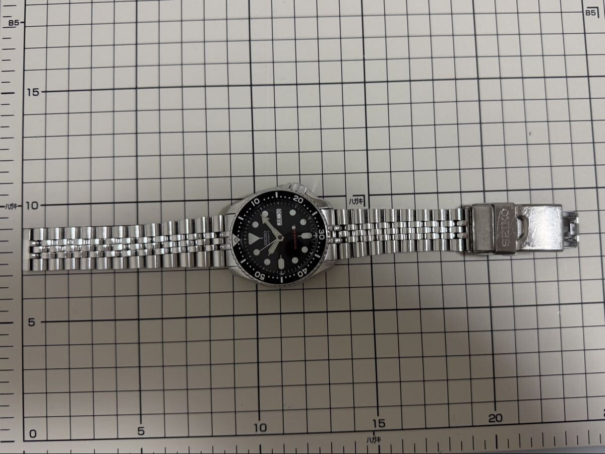 Seiko SKX007J Men’s 42mm Stainless Steel Automatic Dual Date Wristwatch