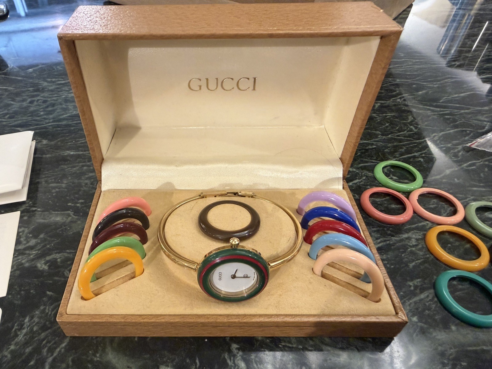 Near MINT GUCCI 11/12.2 11 Change Bezel Gold Bangle Quartz 26mm Ladies Watch Box