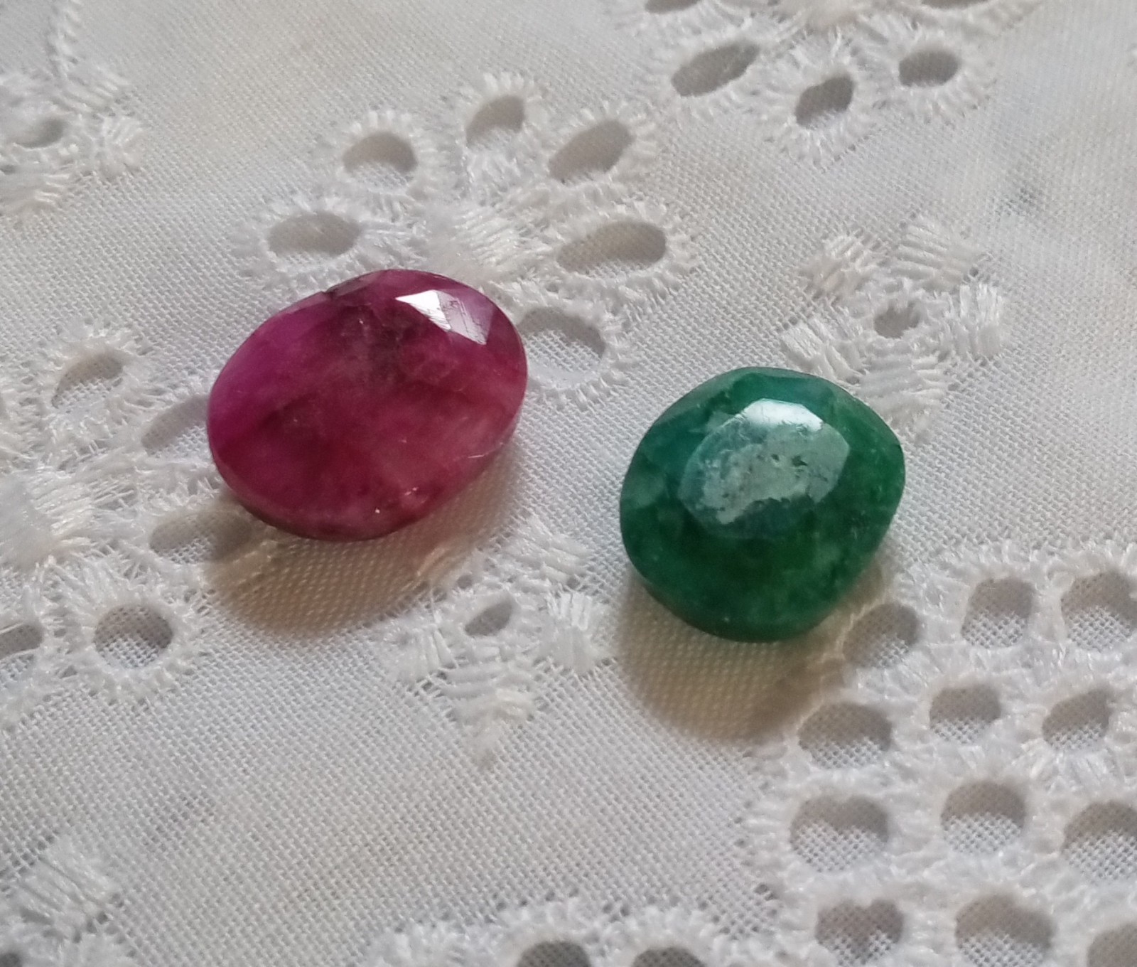 13ct 17x13x5.5mm RUBY Unheated/8.5ct 15x12x5.5mm EMERALD OVAL CUT & NATURAL