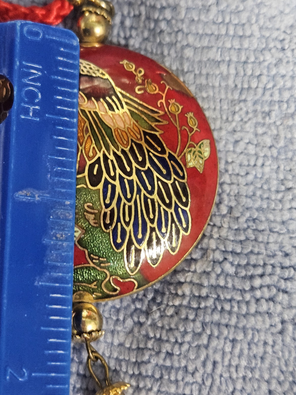 VINTAGE CLOISONNE COLORFUL PUFFY 2-SIDED PEACOCK FLORAL ROUND PENDANT W/24″ CORD