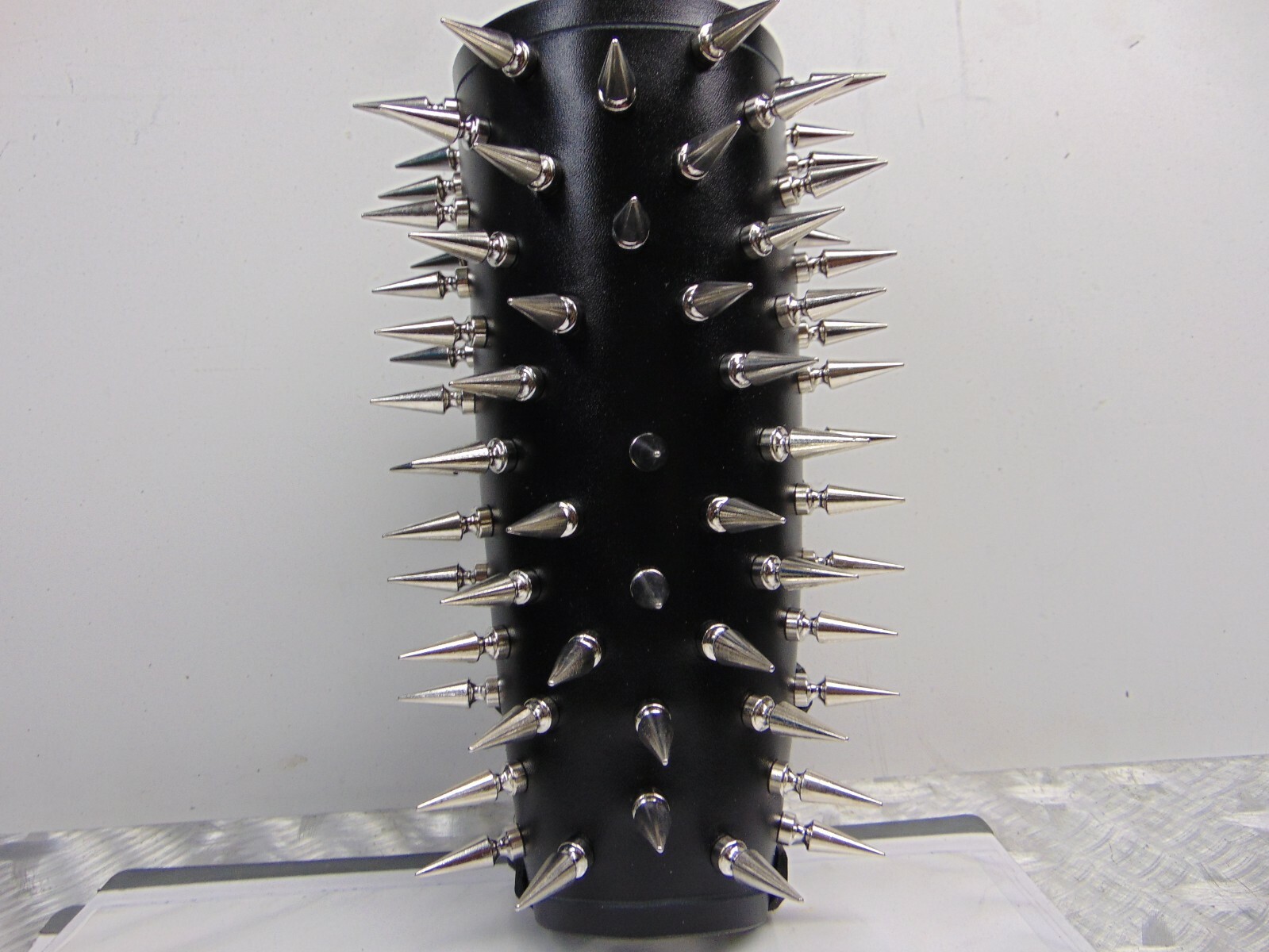 MARDUK’S LEATHER OLD SCHOOL SPIKED BRACERS. BLACK METAL (MDLG0011)