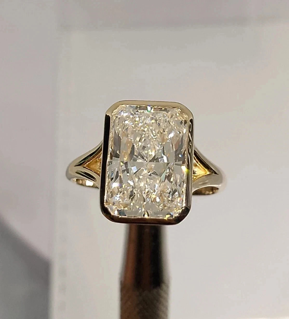 6.00 Ct Radiant-Cut Lab Grown Diamond F-VS1 Engagement Ring 14K Yellow Gold IGI