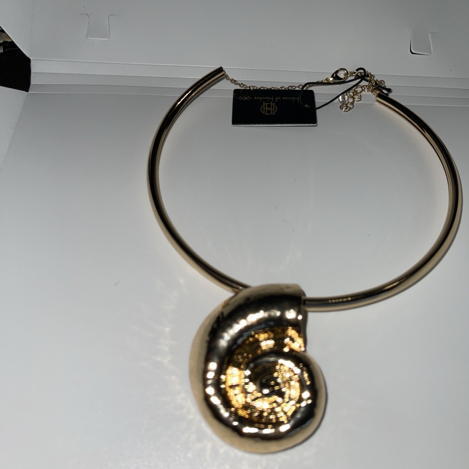 House of Harlow 1960 gold She’ll seashell pendant NEW