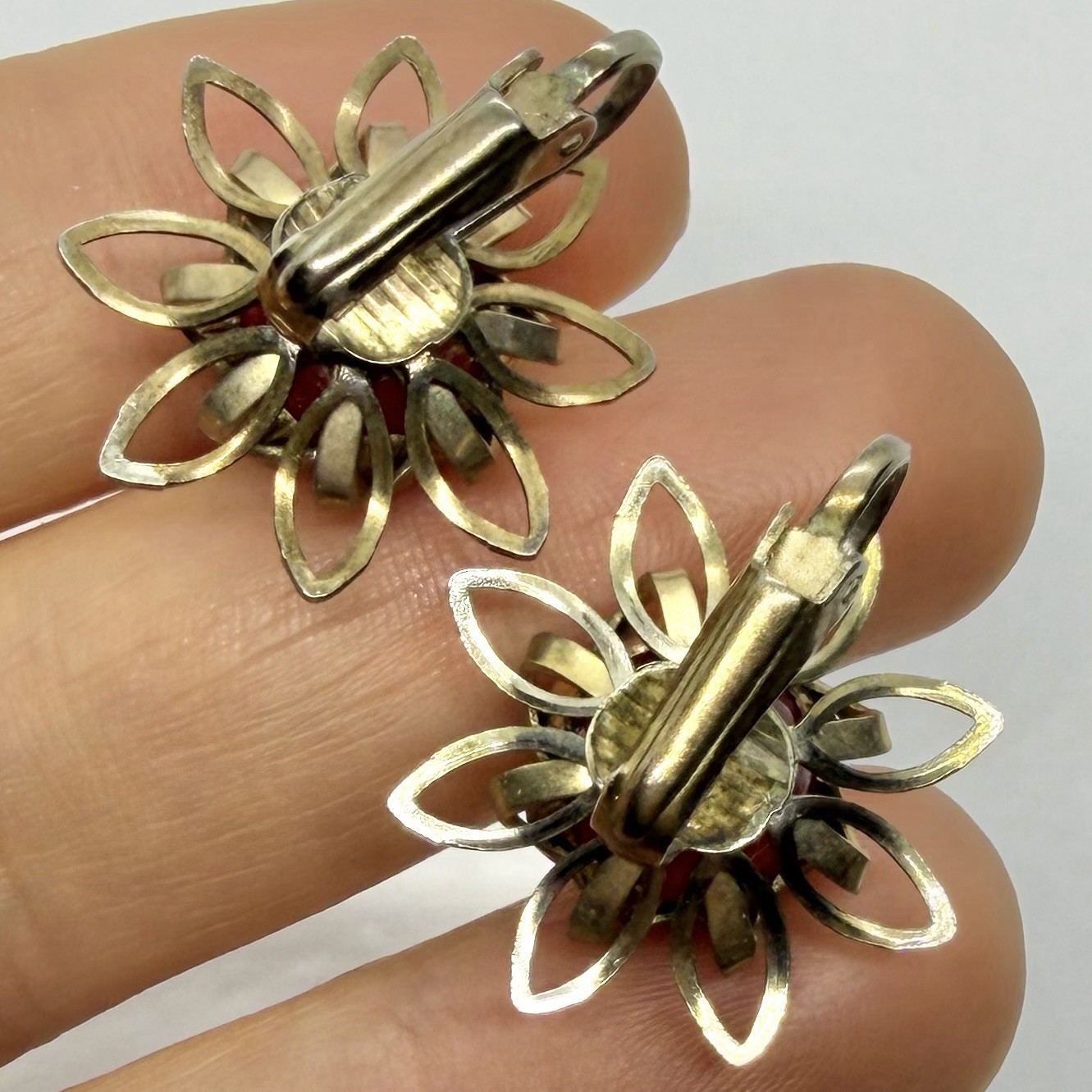 Vtg Midcentury Red Burgundy Moonglow Lucite Antiqued Gold Flower Earrings Clip