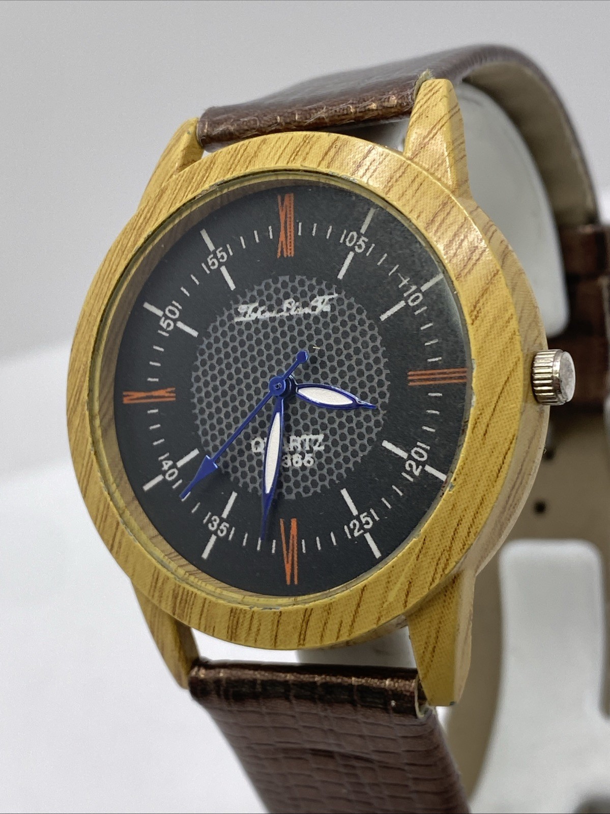 Unisex Wood Grain Leather Watch New Battery