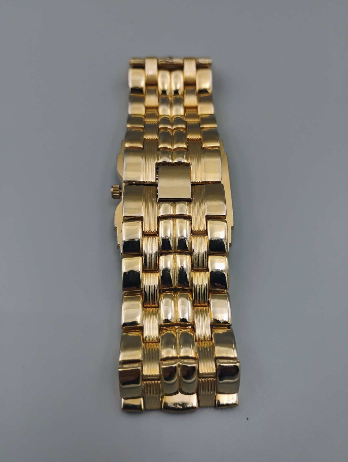 Stunning Vintage Bulova Diamond Quartz Running Mens Watch 3063-5020 AO 18k Gold