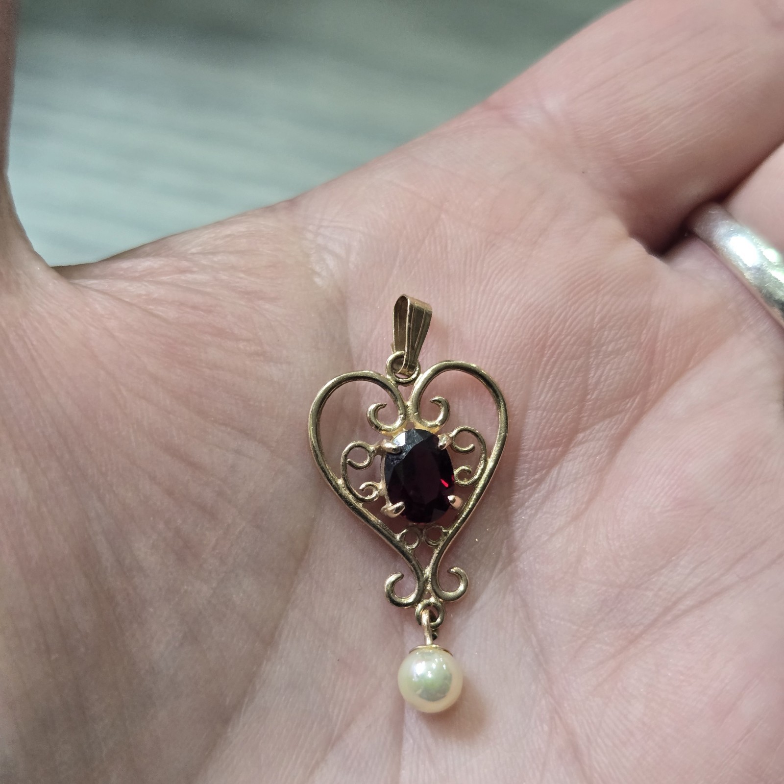 Art Nouveau 9ct Yellow Gold Pendant Cc.1900 Dainty Sweet Edwardian Piece