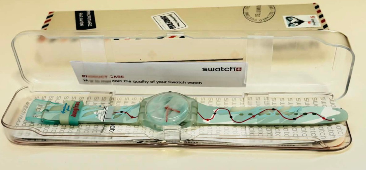 AS NEW SWATCH GREETINGS FROM JUNGFRAU SU0Z251 QUARTZ WATCH – FRESH BATTERY