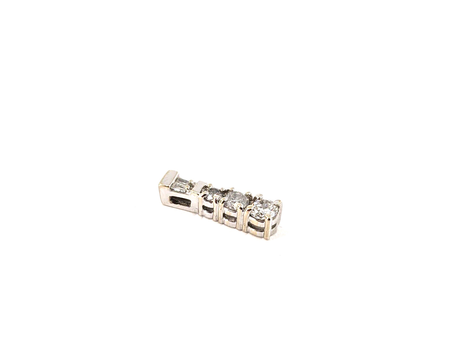 14KT White Gold 0.80dwt Diamonds Pendant Approx. 0.50cttw