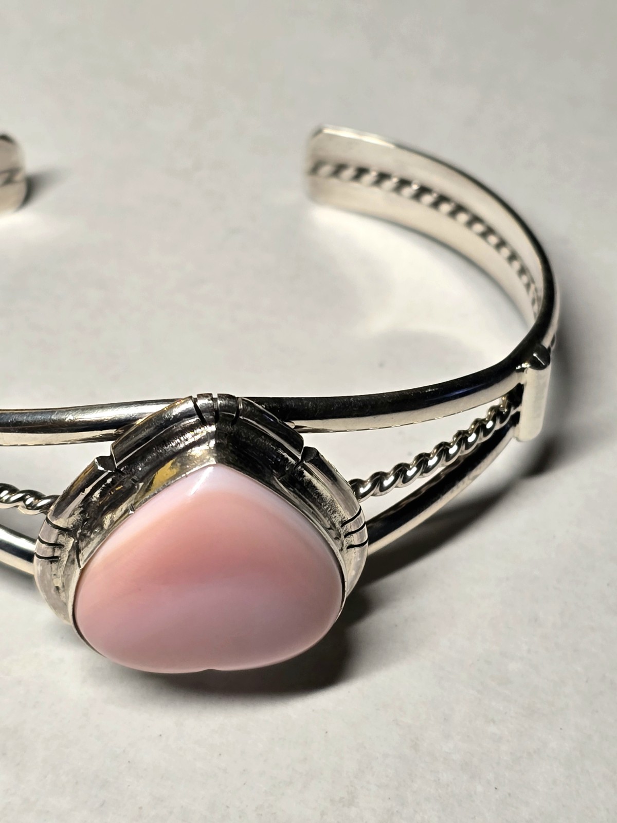 Navajo Sterling Silver Pink Conch Shell Heart Cuff Bracelet 925 Signed SE