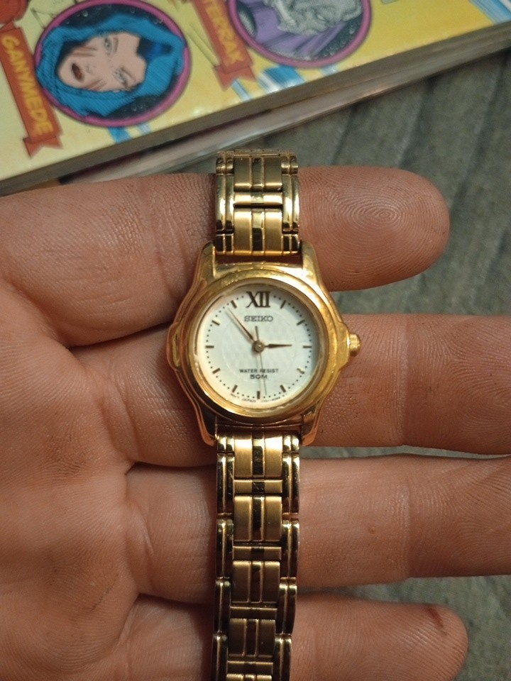 Ladies Seiko Watch 5 Bar V701-2J10