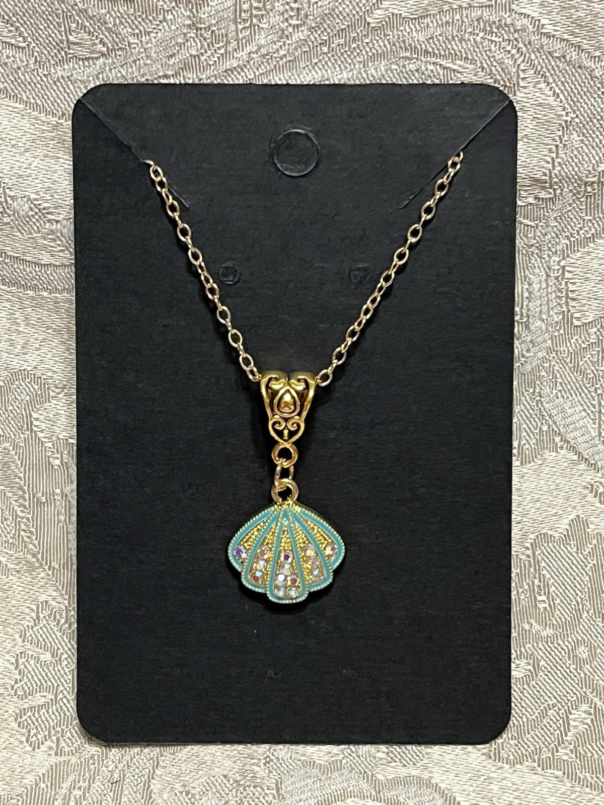 Vintage Teal Green Sea Shell Gem Gold Charm Pendant Fashion Gold Necklace 18”