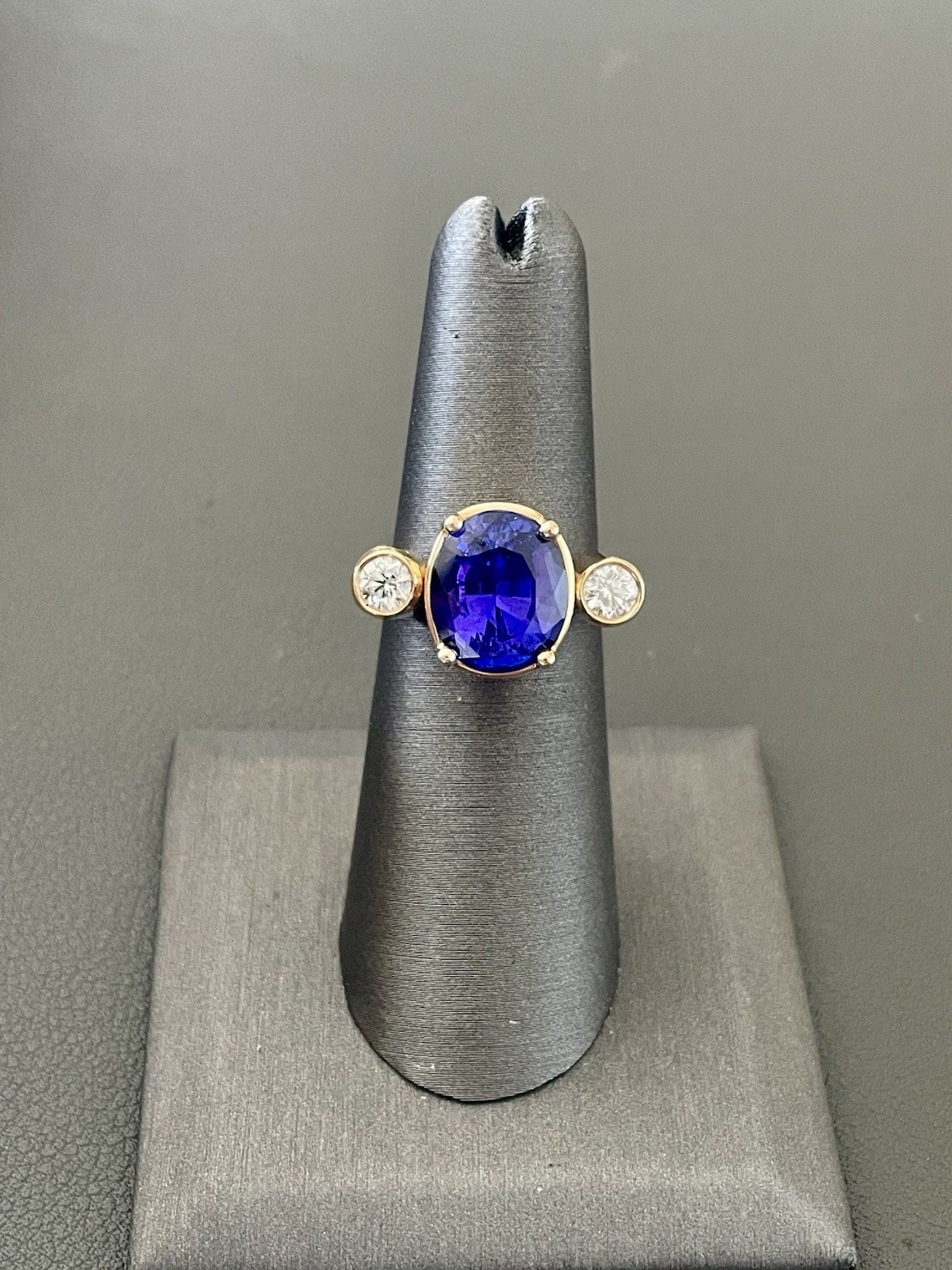 Gorgeous One Of A Kind 14k 5.5CTW Tanzanite and 0.50CTW Diamond Ring. S6 (X332)