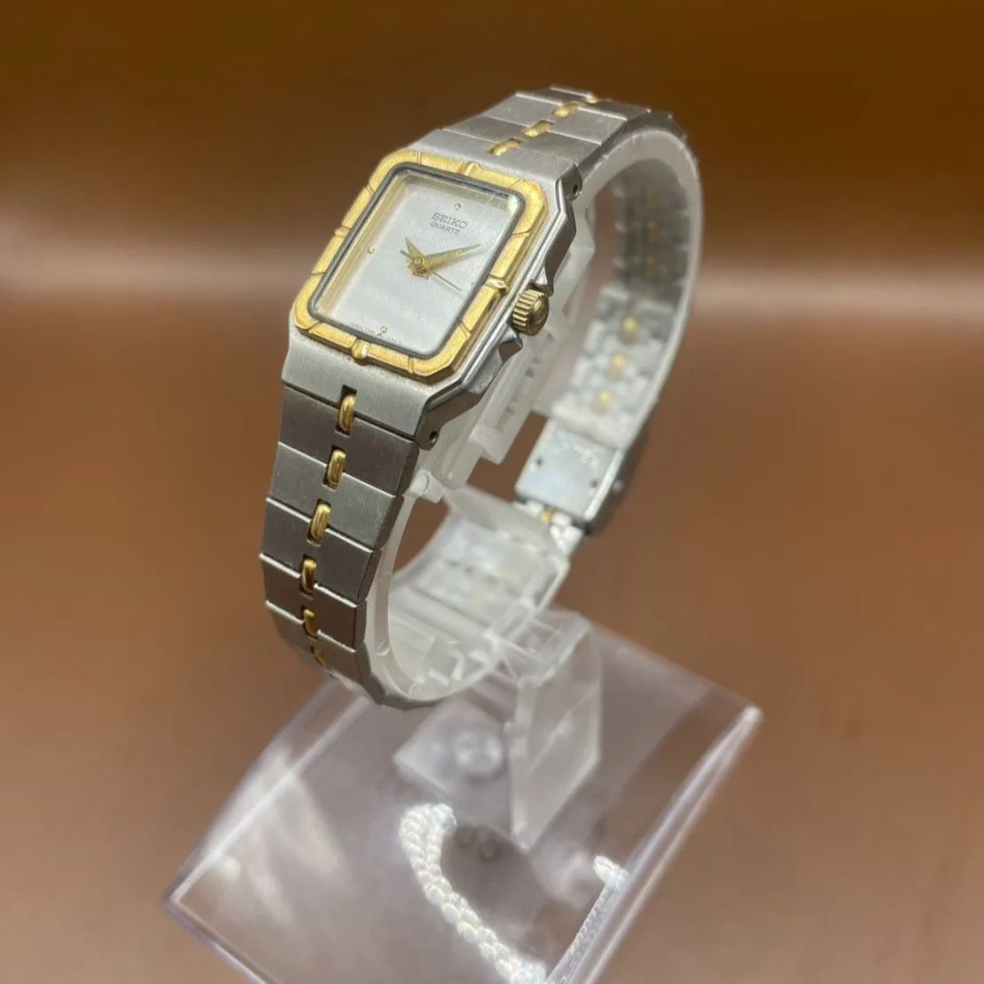 Wristwatch SEIKO 7321 5820 quartz battery operated ladies’ white dial square rec