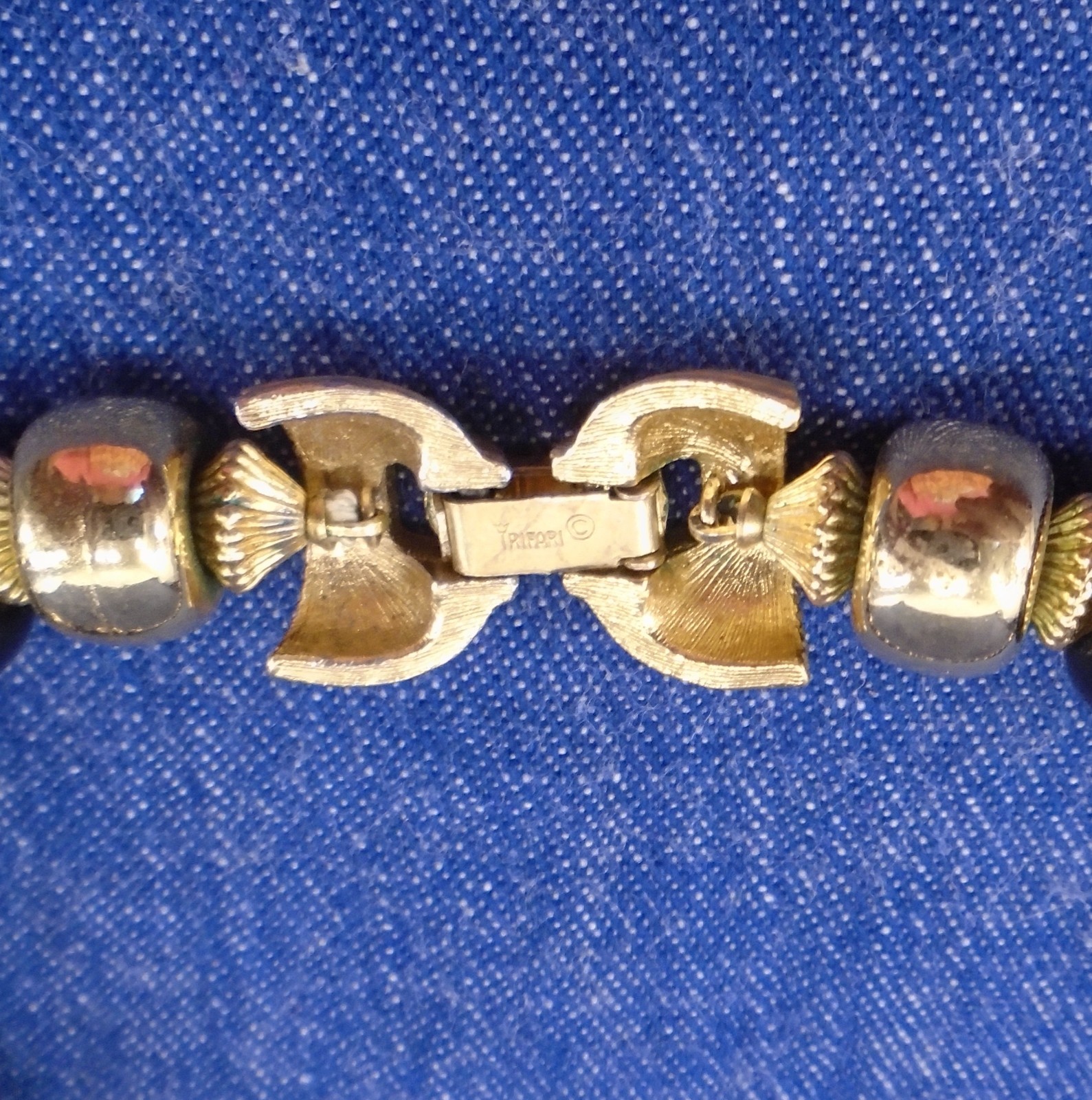 Vintage Crown Trifari Black Gold Beaded Box Clasp Necklace 5/8 x 24″