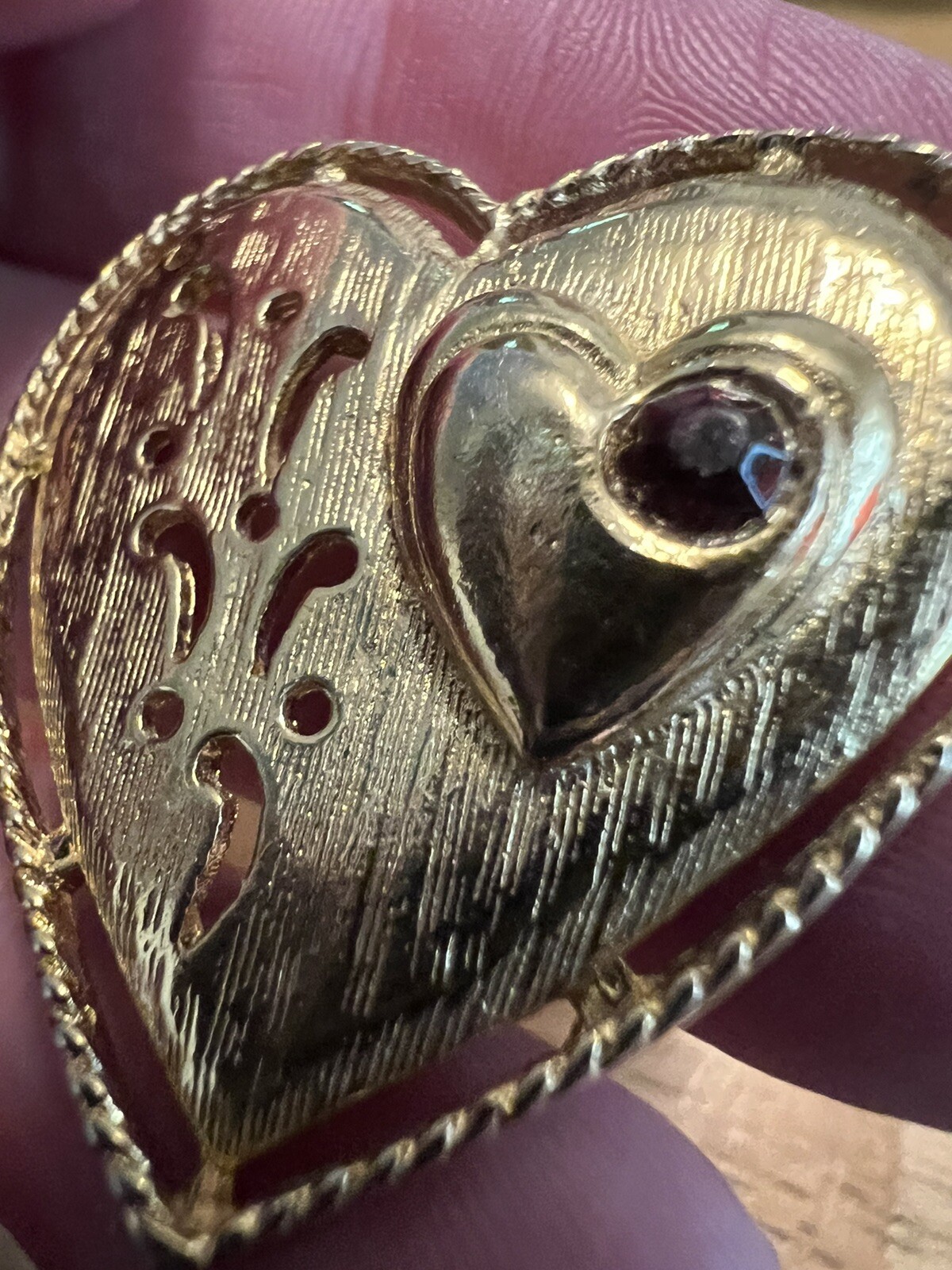 VTG GERRY’S GOLDTONE HEART PIN RHINESTONE ACCENT