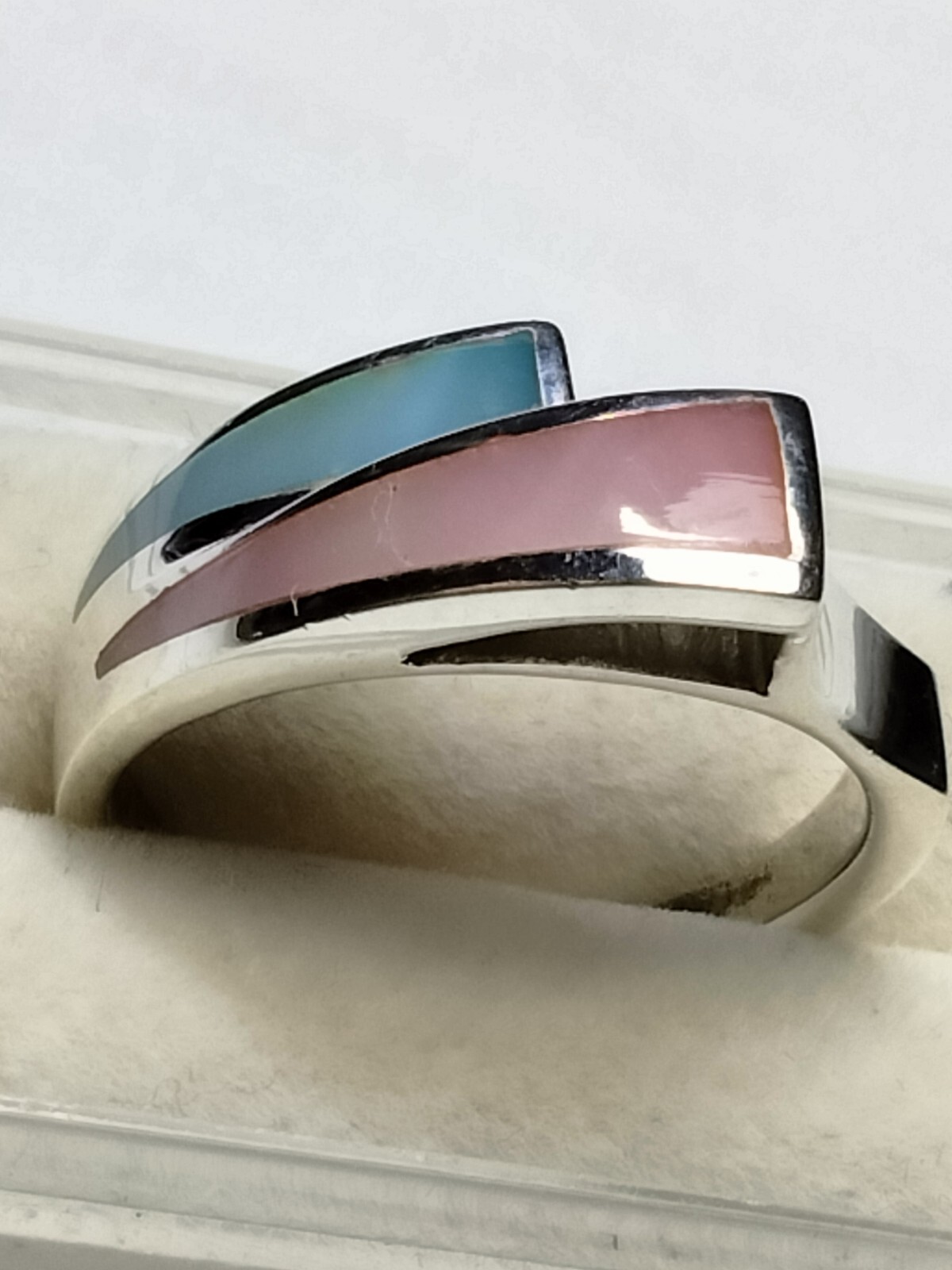 CHARMING MOP INLAYS IN TRENDY STERLING SILVER.925 RING SIZE 8.75-9.0