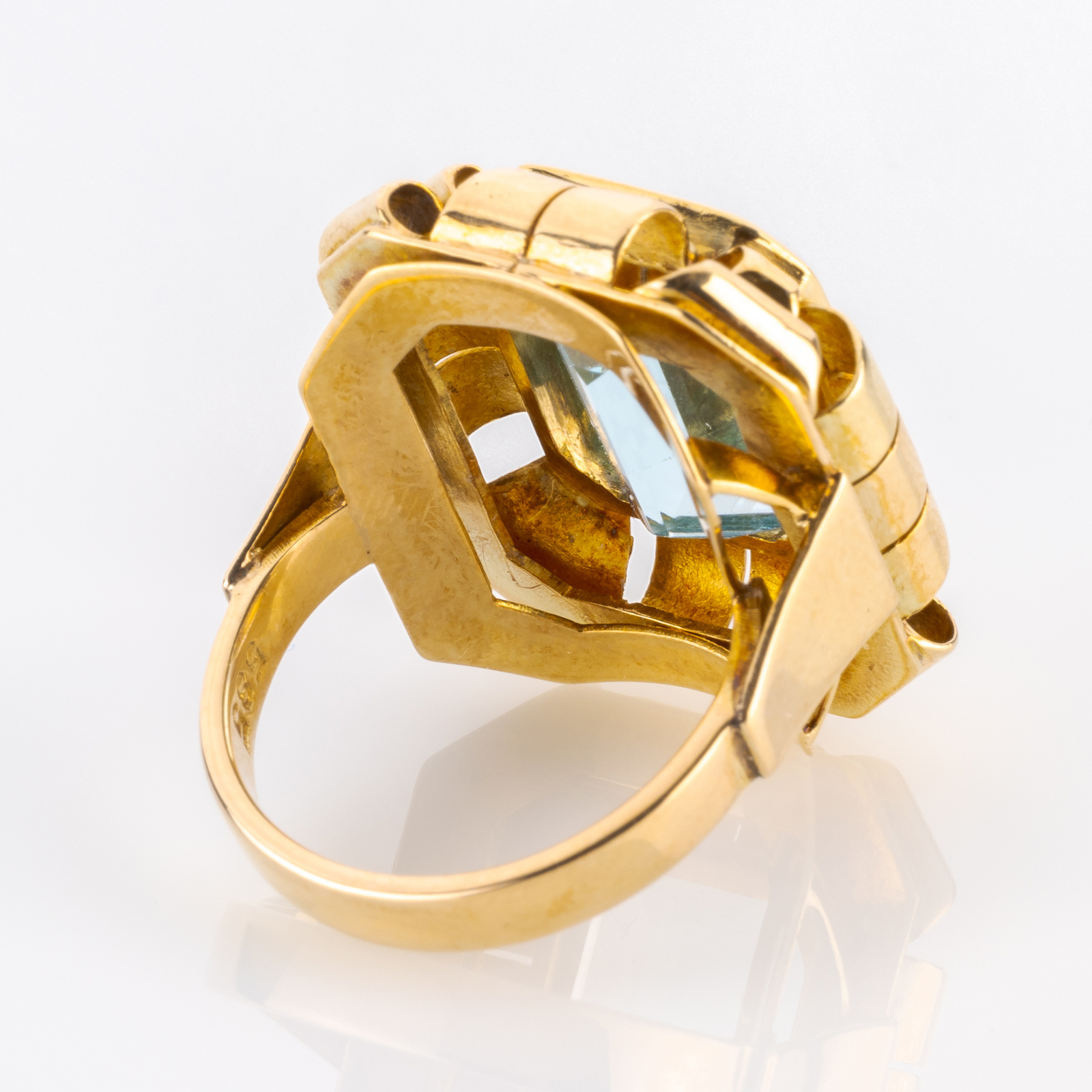 Aquamarine ring (14k gold) with an aquamarine