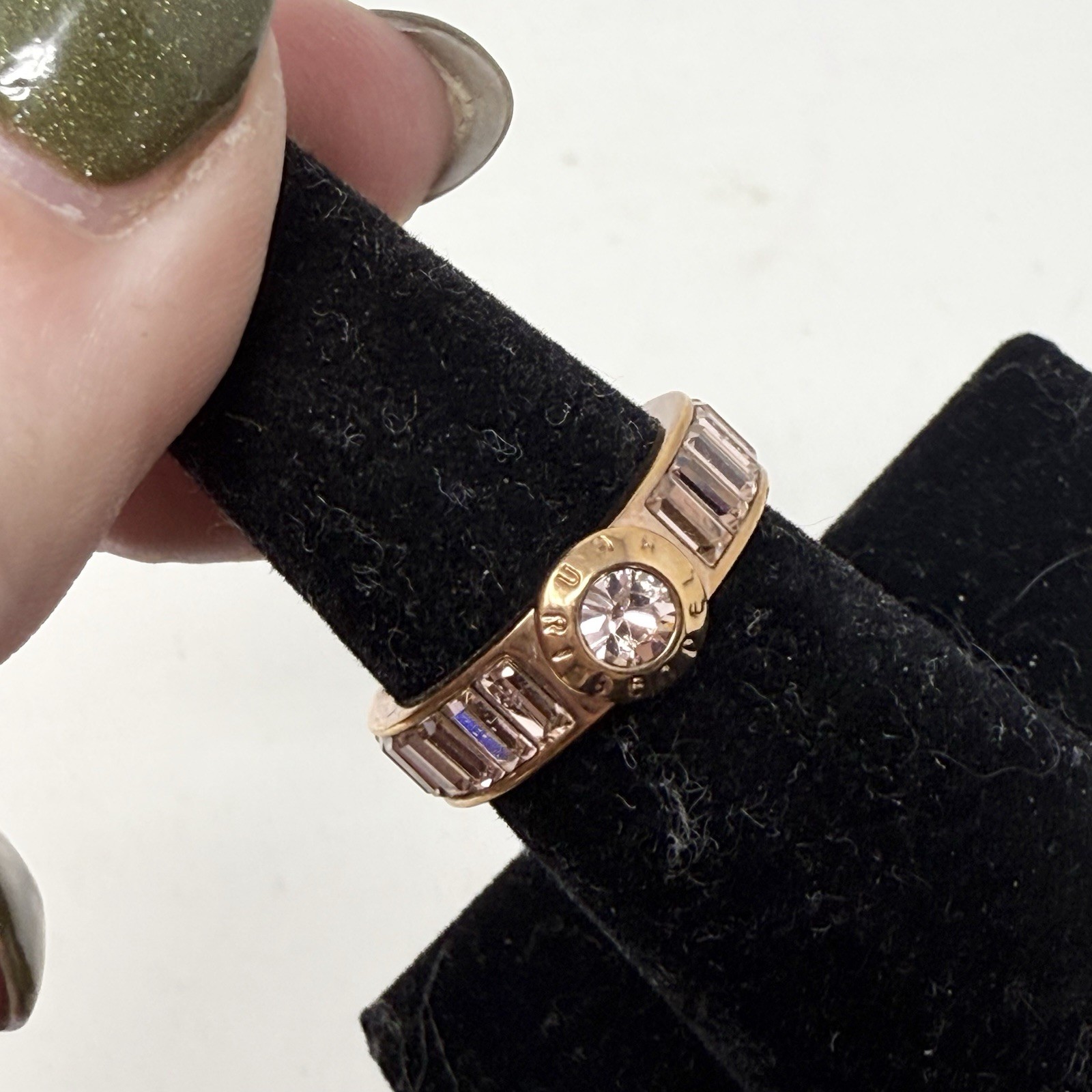 Henri Bendel Rose Gold Rivet Logo Crystal Channel Set Ring Size 6.5 Baguette